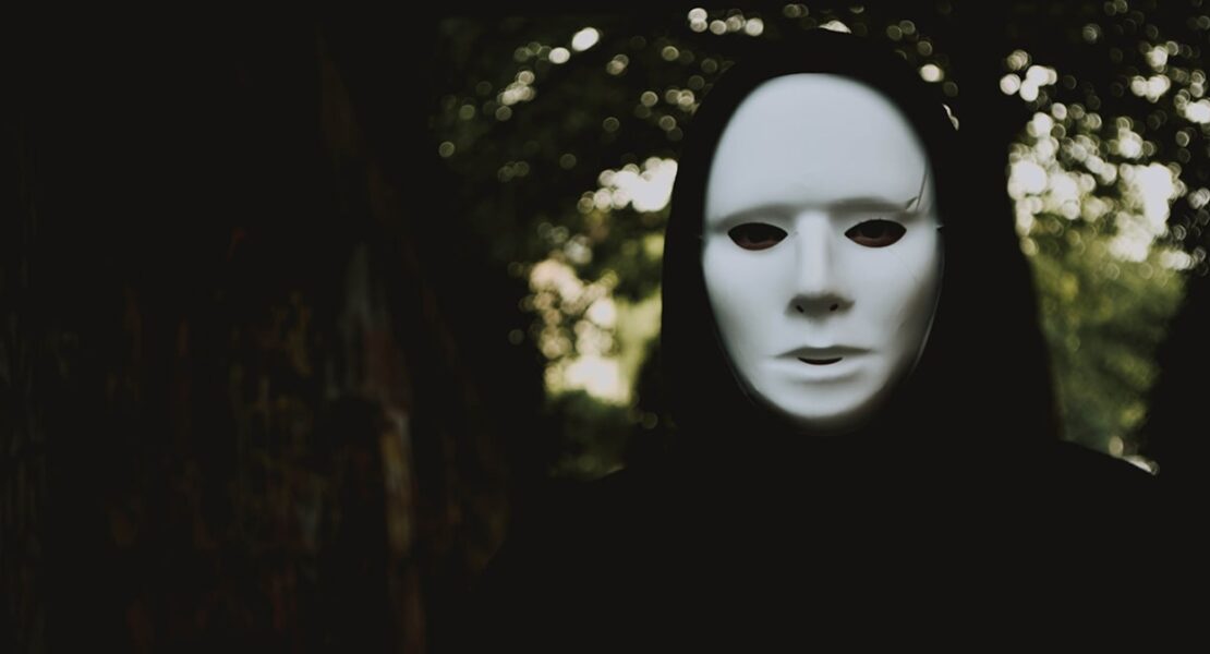 Δύναμη είναι το να μην κρύβομαι πίσω από τη "μάσκα" μου.